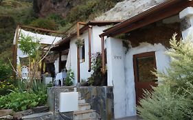 La Cueva De Angel B&B